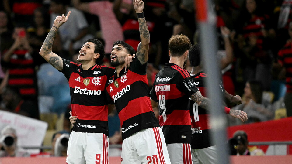 Lucas Paquetá y Bruno Henrique celebran tanto de Flamengo - CONMEBOL Libertadores