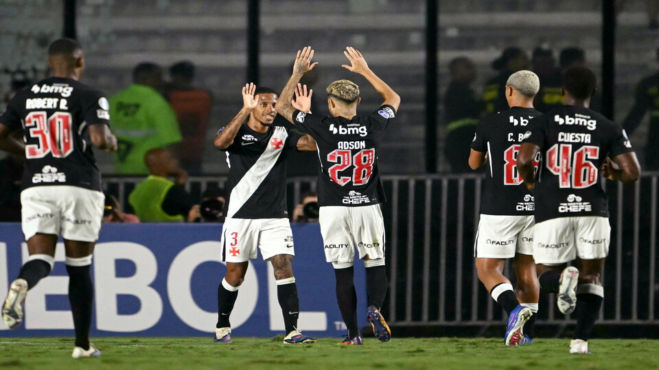 Adson y Tche Tche celebran una conquista de Vasco da Gama