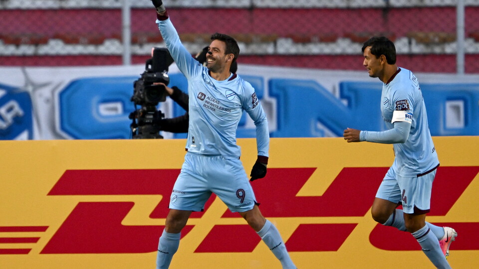 Martín Cauteruccio celebra su tanto para Bolívar ante Gremio