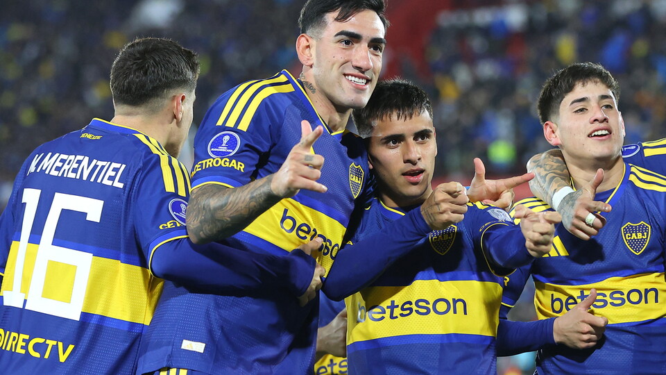 Boca celebra una de sus tres tantos ante Recoleta en la ida de los octavos de la CONMEBOL Sudamericana