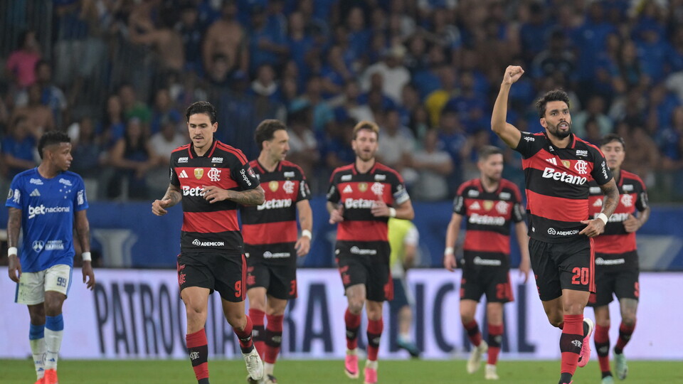 Flamengo celebra el gol del empate ante Cruzeiro