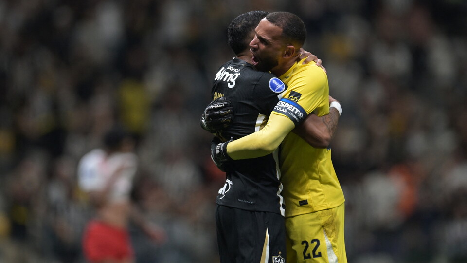 Everson, arquero de Atlético Mineiro, festeja la clasificación a cuartos de final