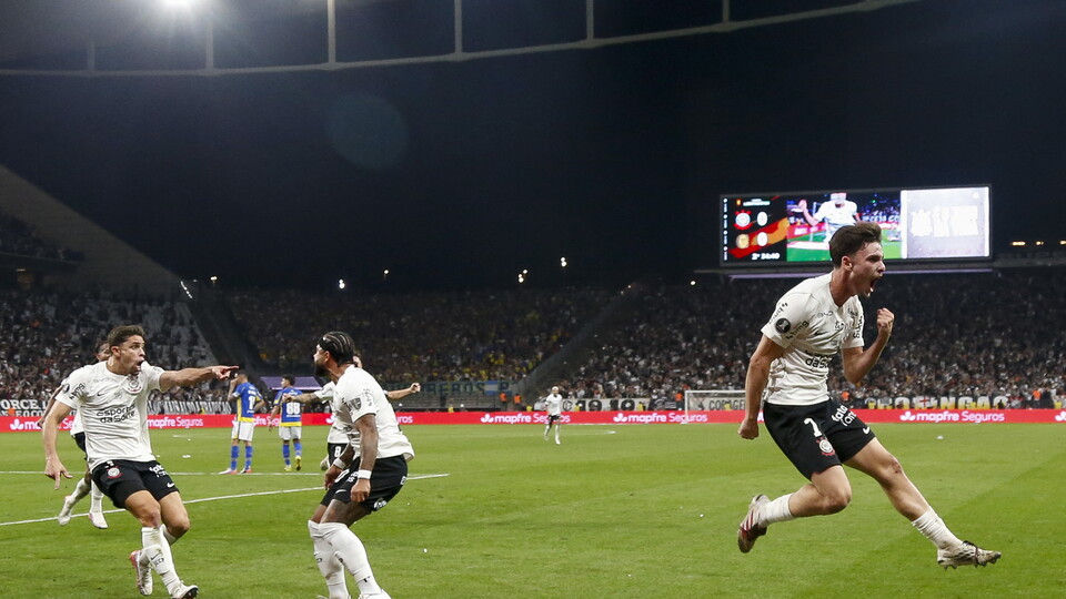 Corinthians derróto a Central y está en cuartos