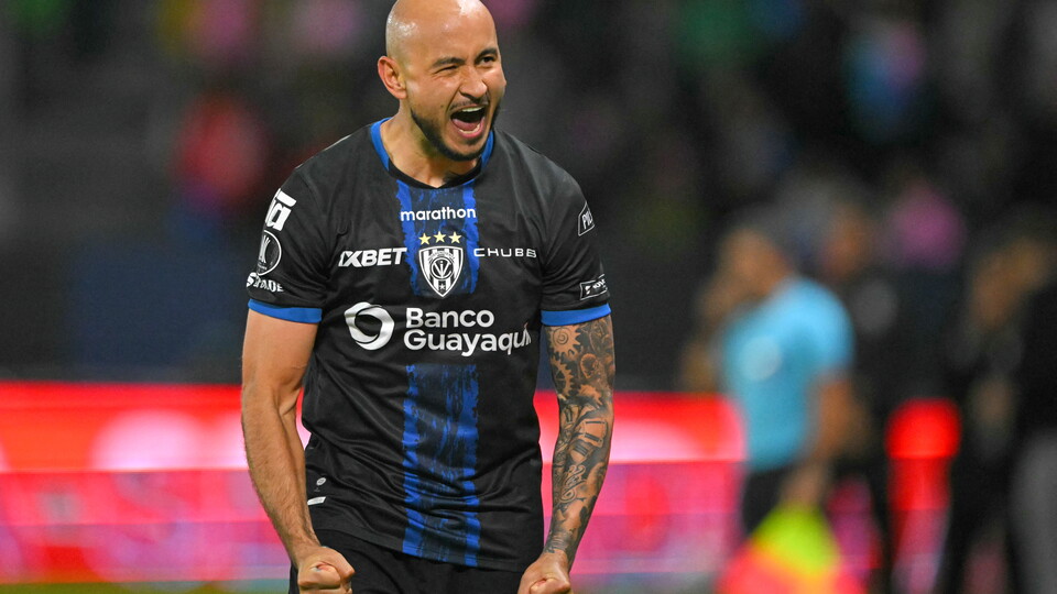 González celebra su gol para Independiente del Valle ante Deportes Tolima