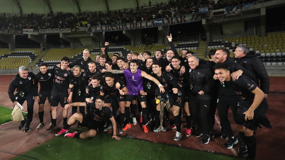 Platense celebra su clasificación a los Cuartos de Final