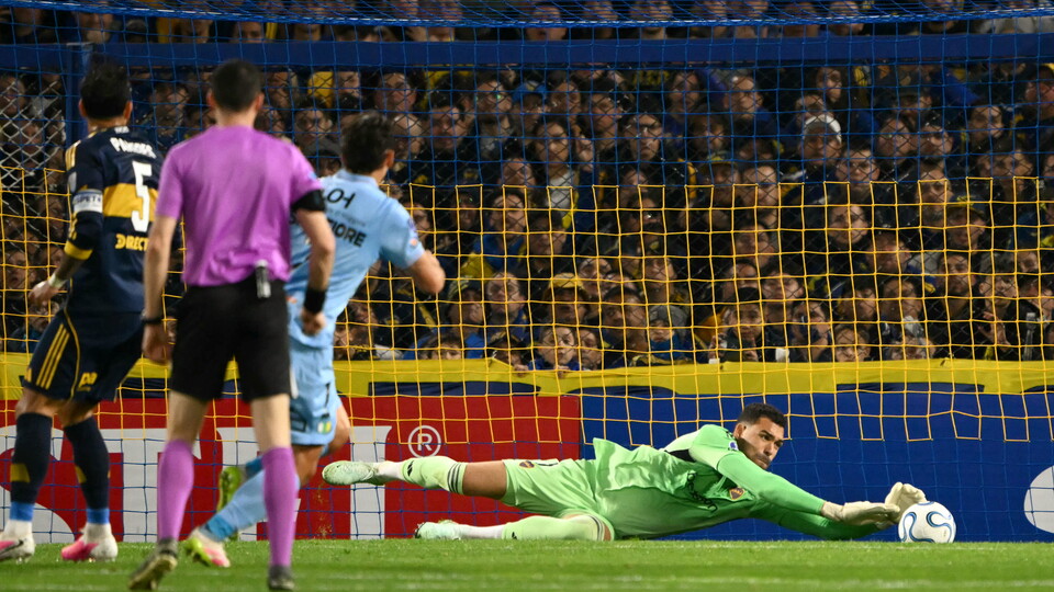 Alvaro Montero ataja un penal ante O'Higgins