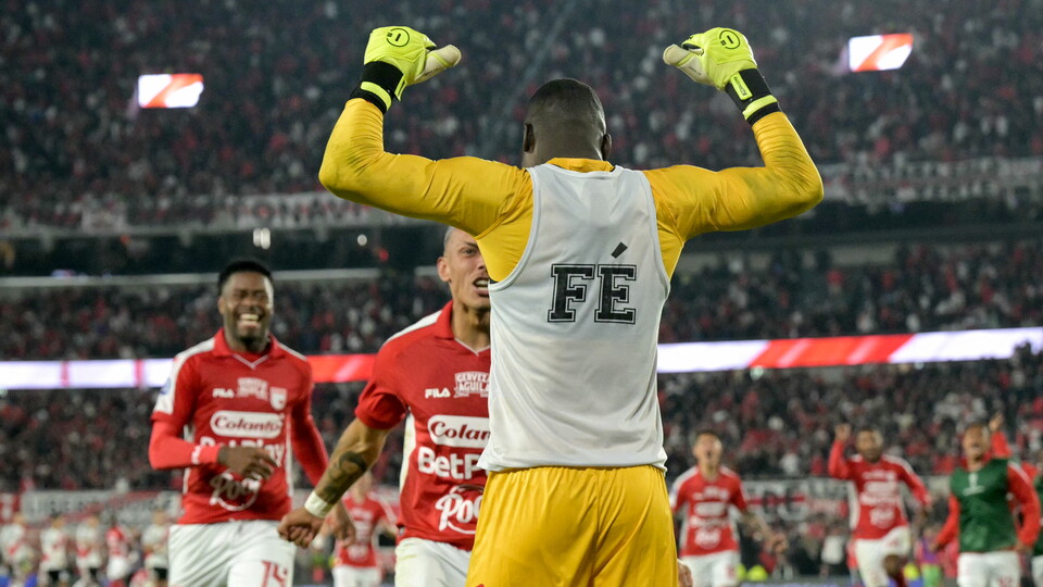 Santa Fe celebra su clasificación ante River Plate
