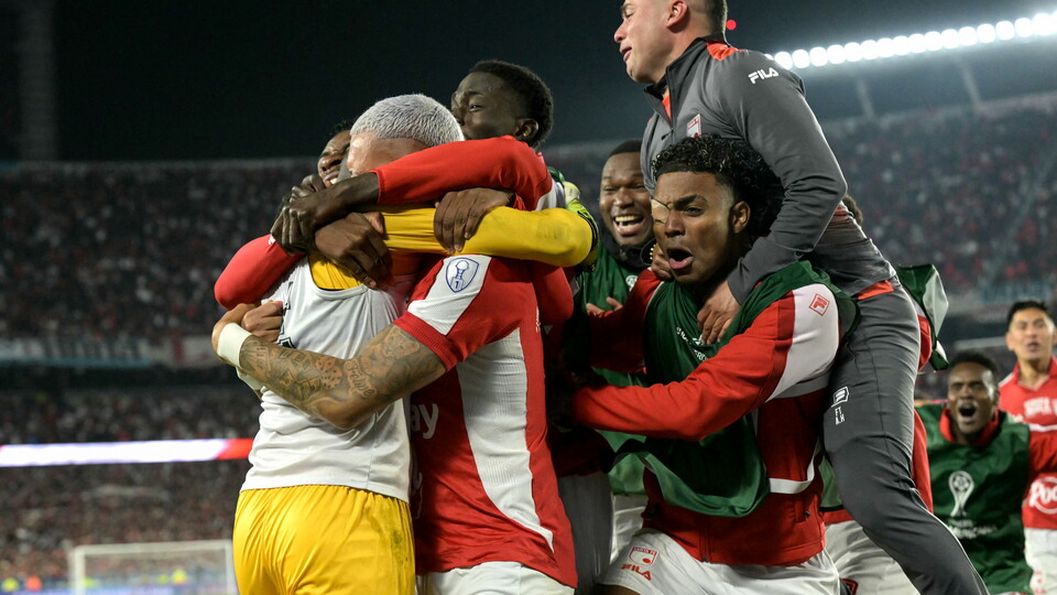 Independiente Santa Fe celebra en el Monumental 