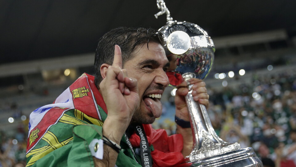Abel Ferreira celebra la CONMEBOL Libertadores 2021 obtenida con Palmeiras