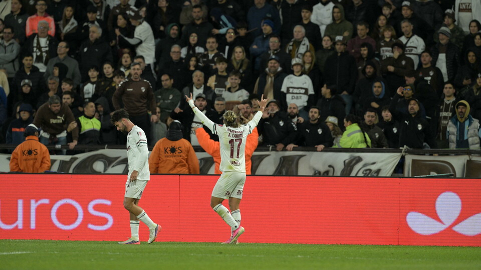 Agustín Canobbio celebra su gol ante Platense para Fluminense