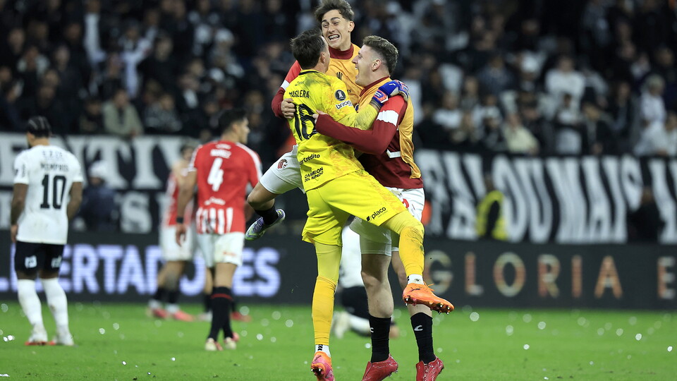 Estudiantes celebra su clasificación a Semifinales