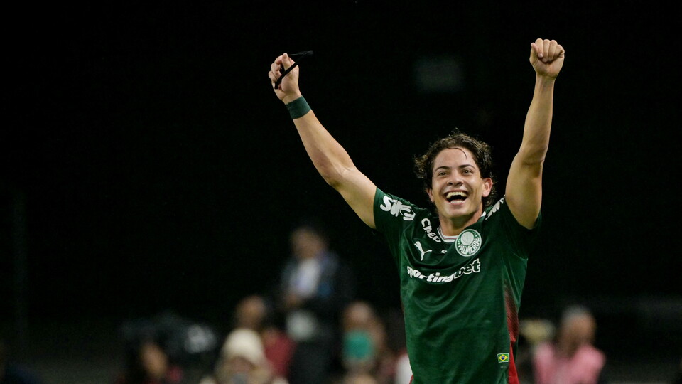 Giay festeja el gol de la victoria de Palmeiras