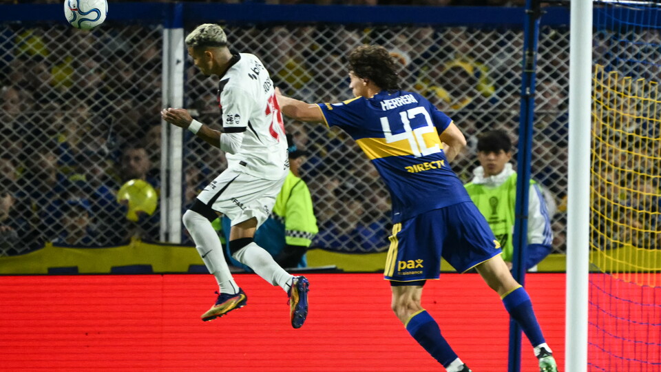 Adson convirtió ante Boca su quinto gol en la CONMEBOL Sudamericana