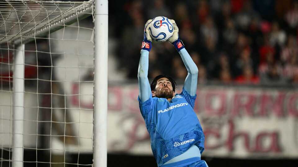 Agustín Rossi, figura de Flamengo en la Ida de las Semifinales