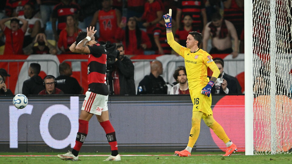 Muslera, figura de Estudiantes en los penales