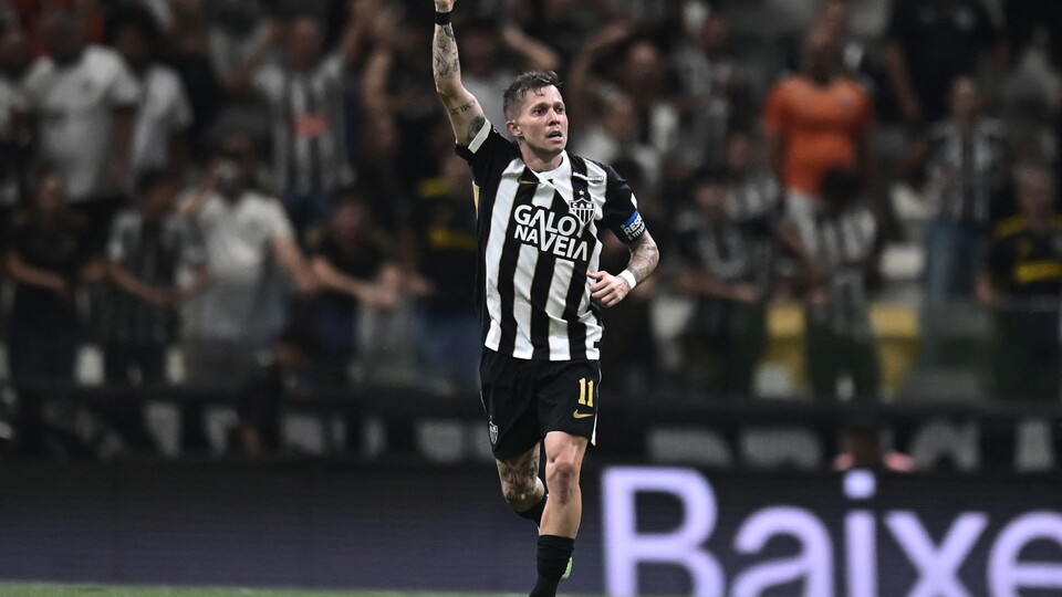 Bernard celebra ante City Torque