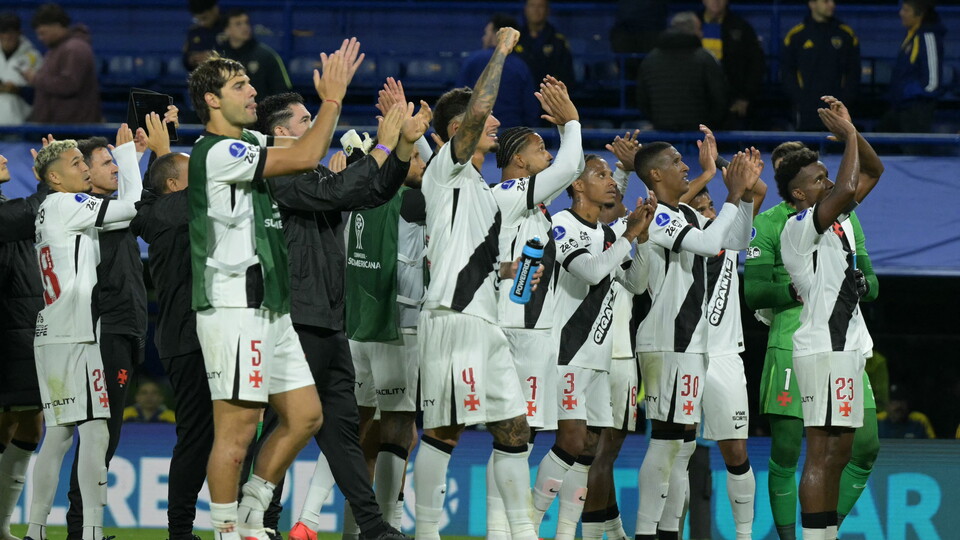Vasco celebra en La Bombonera